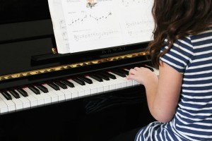 pianospelen kind 