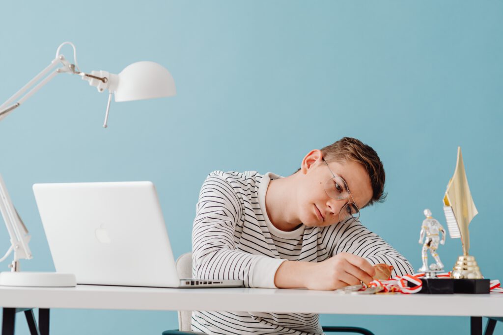 hoe krijg je je jonge puber aan het werk